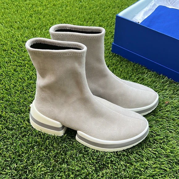 NWB Stuart Weitzman SW 612 grey suede bootie size 4.5 that fits like a 5 - Picture 7 of 17